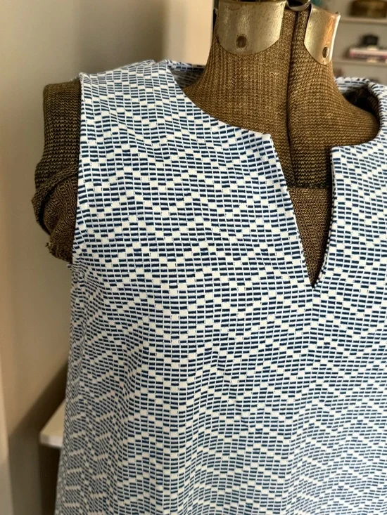 J. McLaughlin Blue and White Patterned Sleeveless Stretchy Size Small - Picture 2 of 6